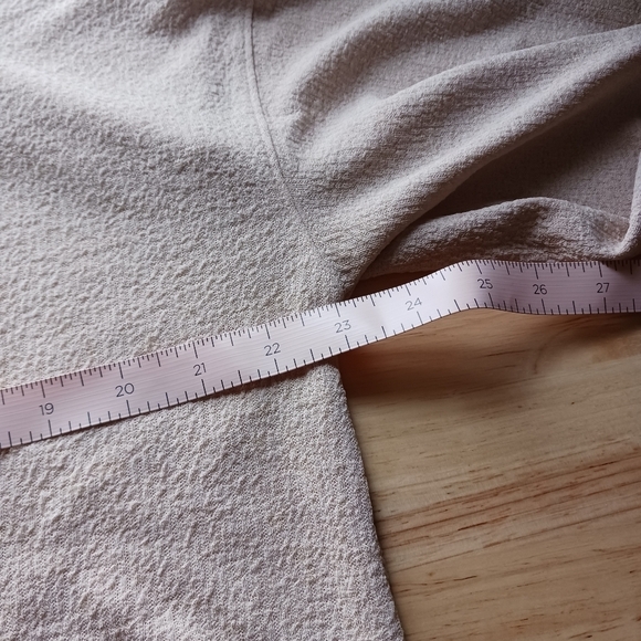 H&M Beige Crepe Boxy Top Size Medium - Picture 5 of 7